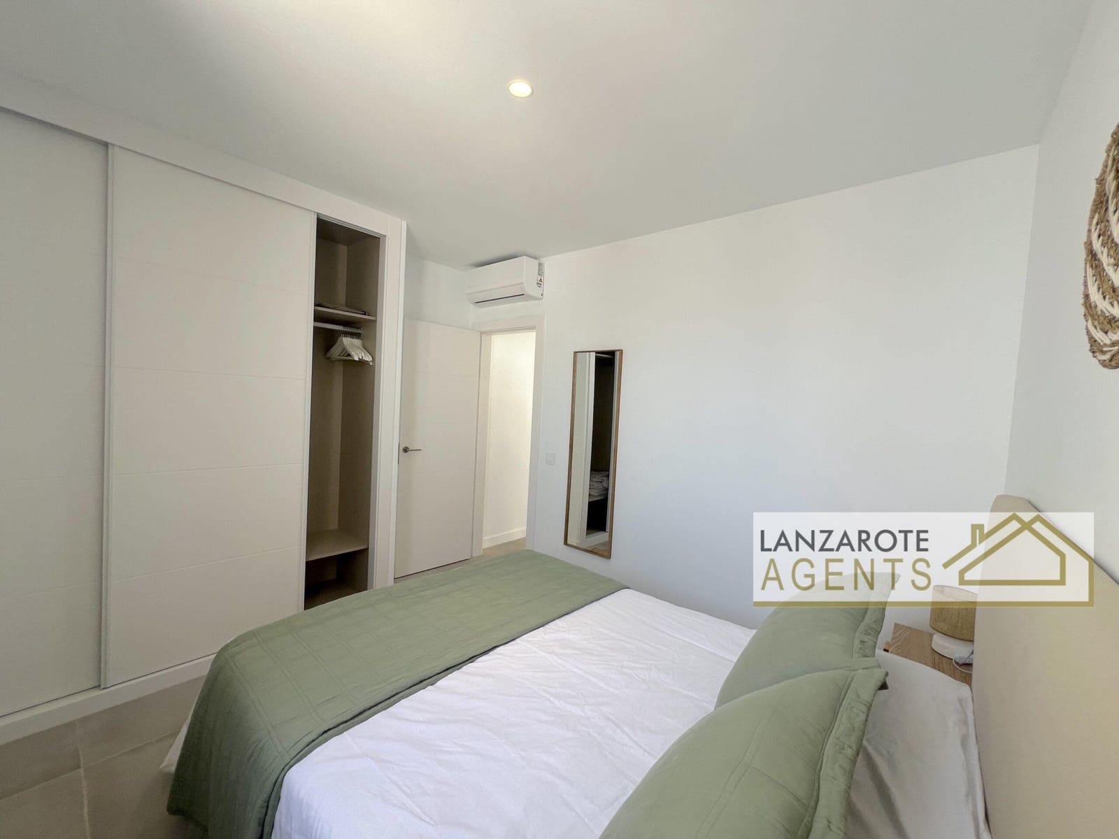 3 bedroom Villa for rent in Playa Blanca with pool - € 3,000 (Ref: 10044201)
