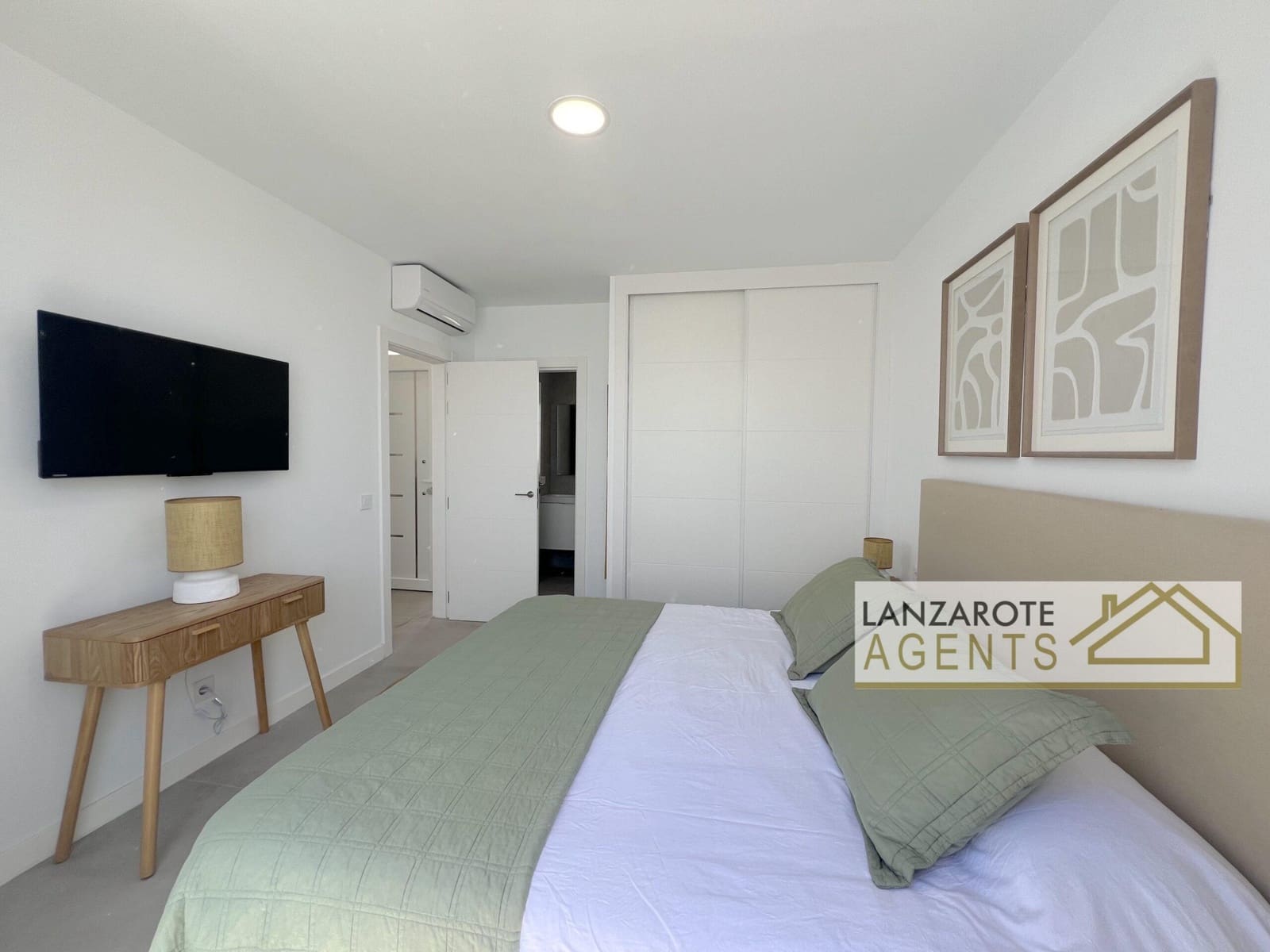 3 bedroom Villa for rent in Playa Blanca with pool - € 3,000 (Ref: 10044201)