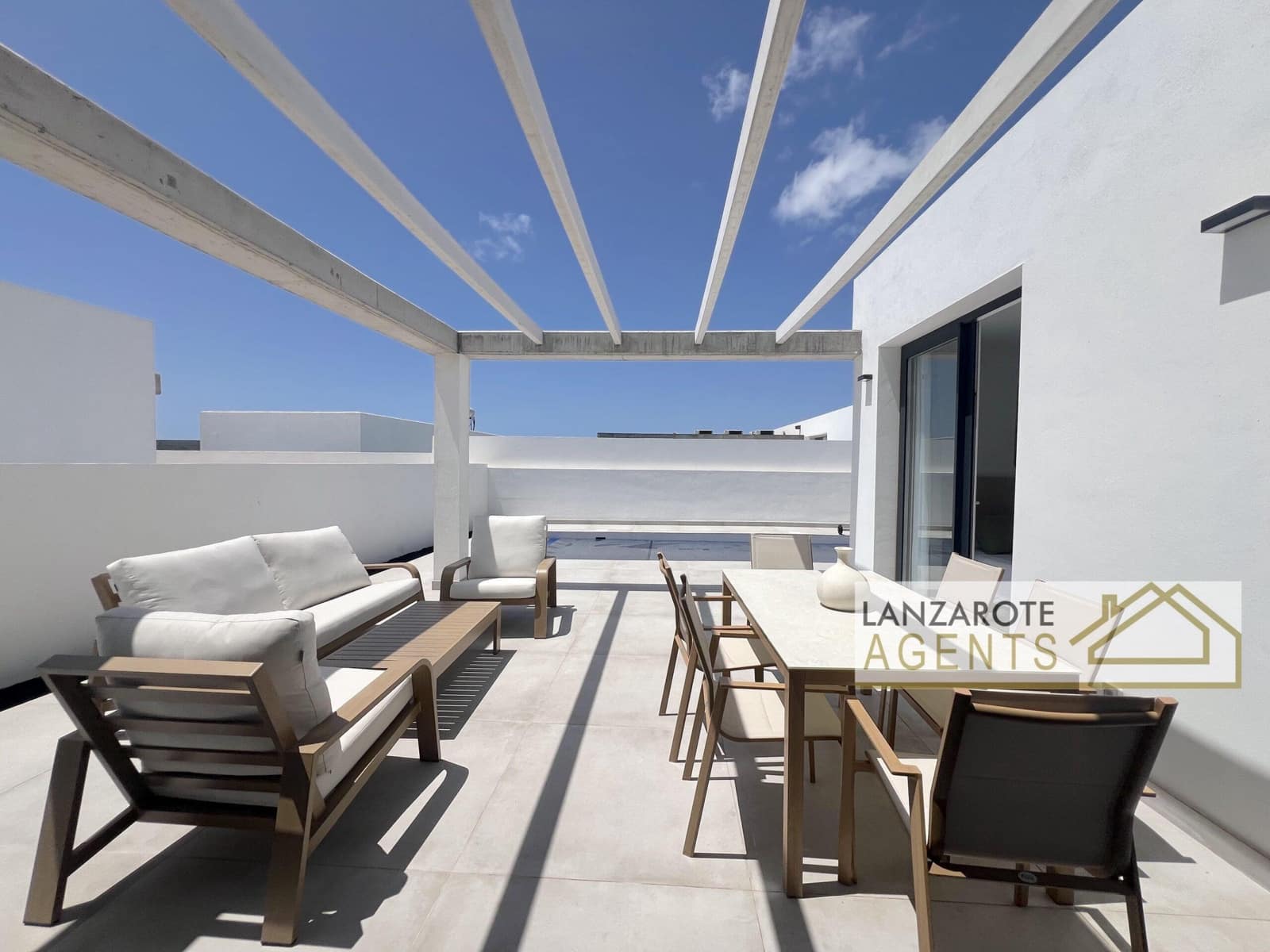 3 bedroom Villa for rent in Playa Blanca with pool - € 3,000 (Ref: 10044201)