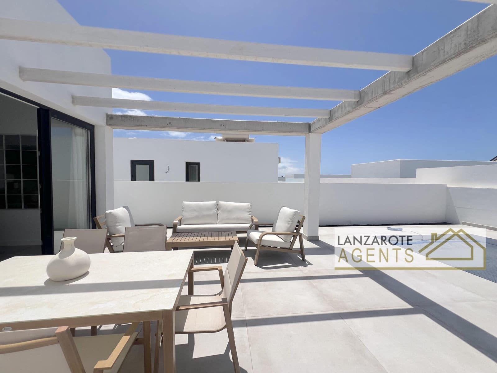 3 bedroom Villa for rent in Playa Blanca with pool - € 3,000 (Ref: 10044201)