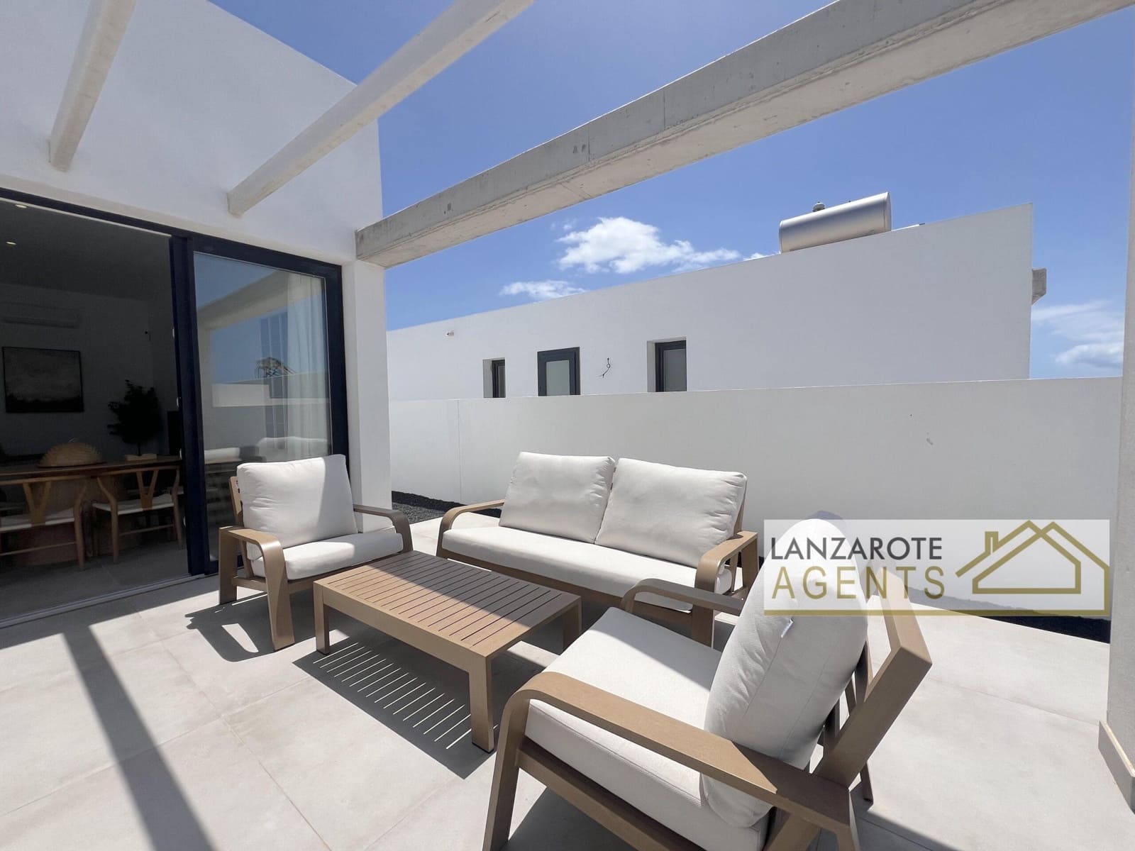 3 bedroom Villa for rent in Playa Blanca with pool - € 3,000 (Ref: 10044201)