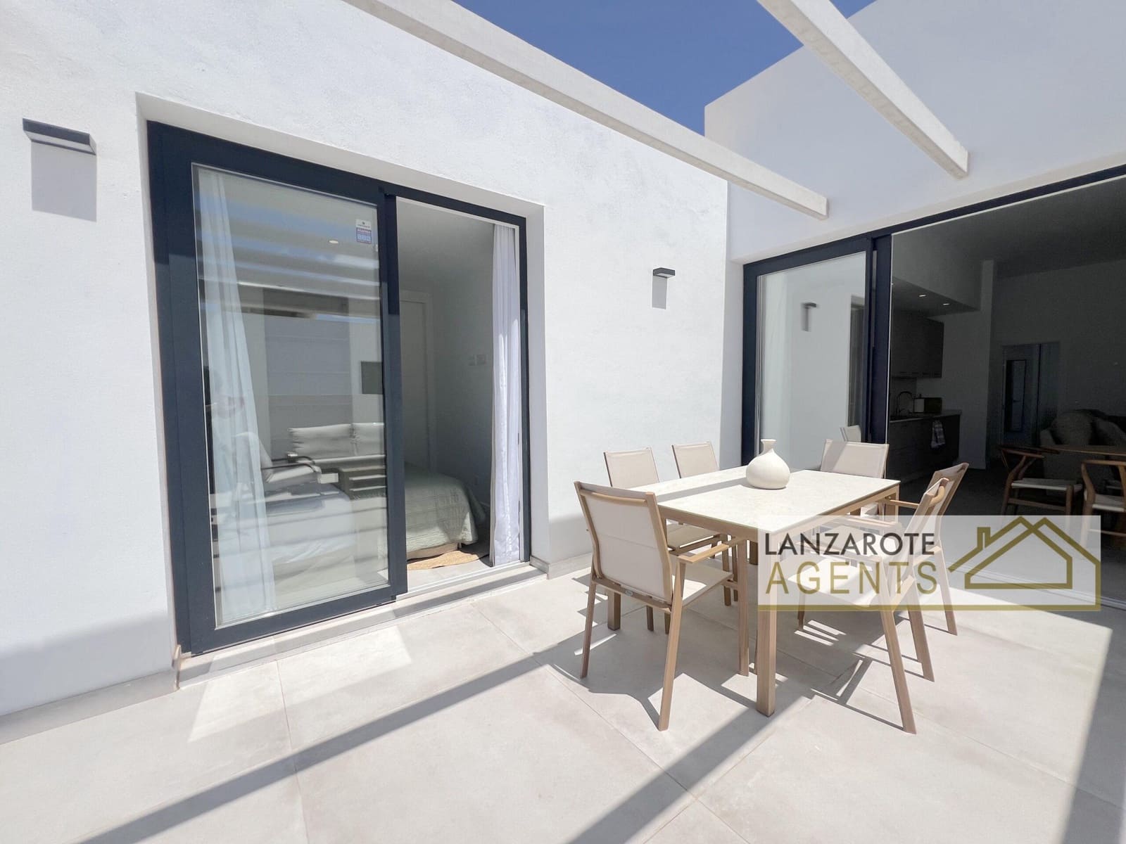 3 bedroom Villa for rent in Playa Blanca with pool - € 3,000 (Ref: 10044201)