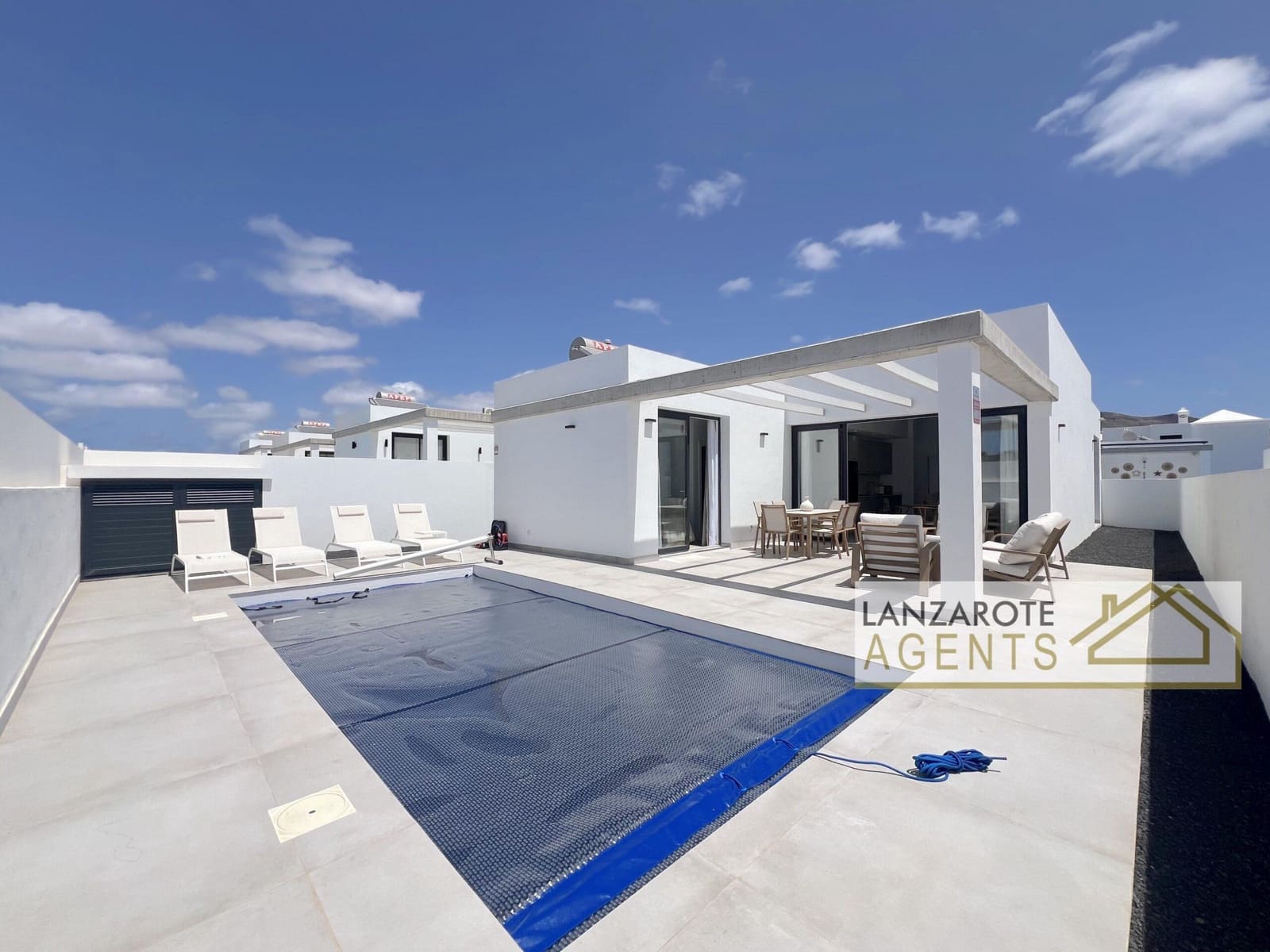 3 bedroom Villa for rent in Playa Blanca with pool - € 3,000 (Ref: 10044201)