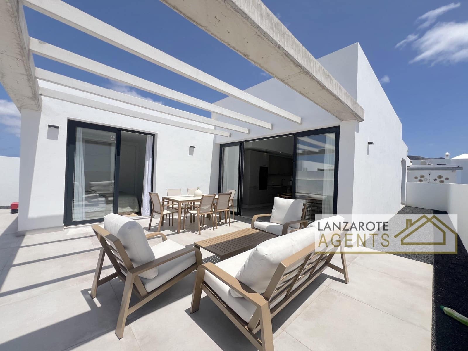 3 bedroom Villa for rent in Playa Blanca with pool - € 3,000 (Ref: 10044201)