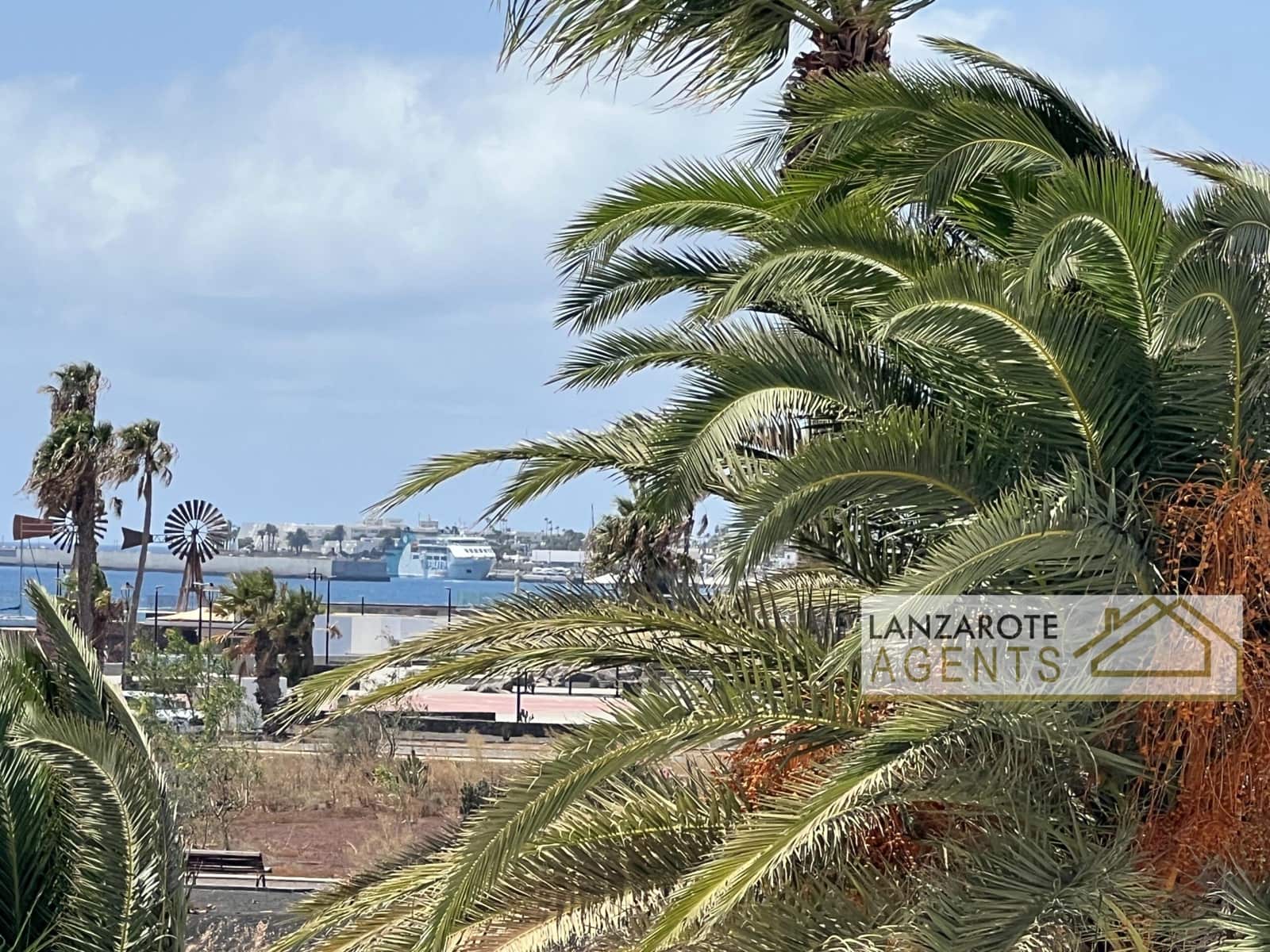 3 makuuhuone Huvila myytävänä paikassa Playa Blanca mukana uima-altaan 
autotalli - 450 000 € (Ref: 10044202)