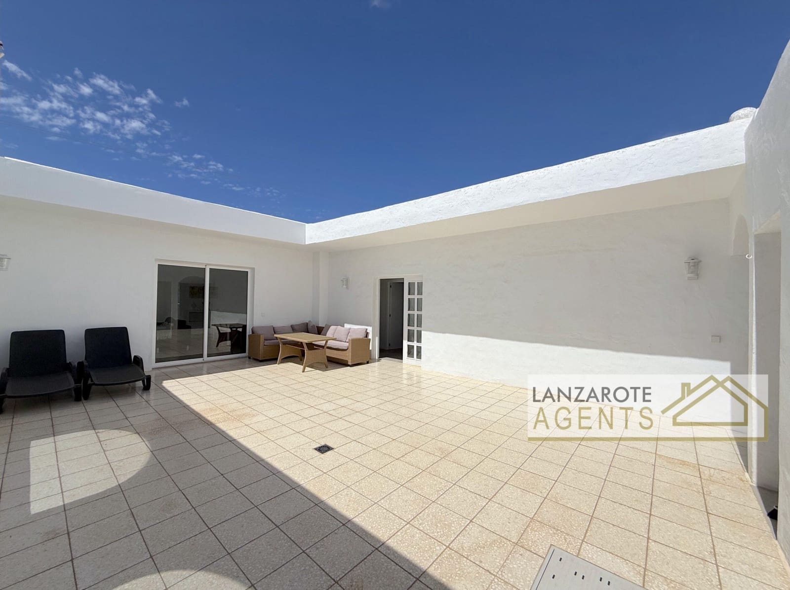 7 soveværelse Finca/Landehus til salg i Puerto Calero med swimmingpool garage - € 1.750.000 (Ref: 10048520)