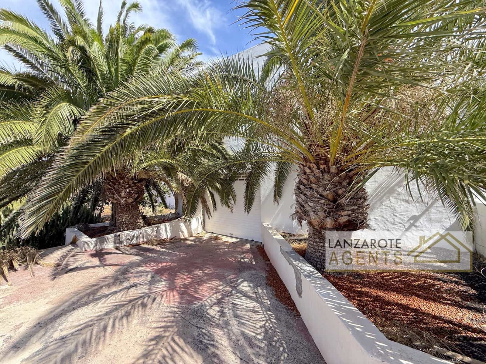 7 soveværelse Finca/Landehus til salg i Puerto Calero med swimmingpool garage - € 1.750.000 (Ref: 10048520)