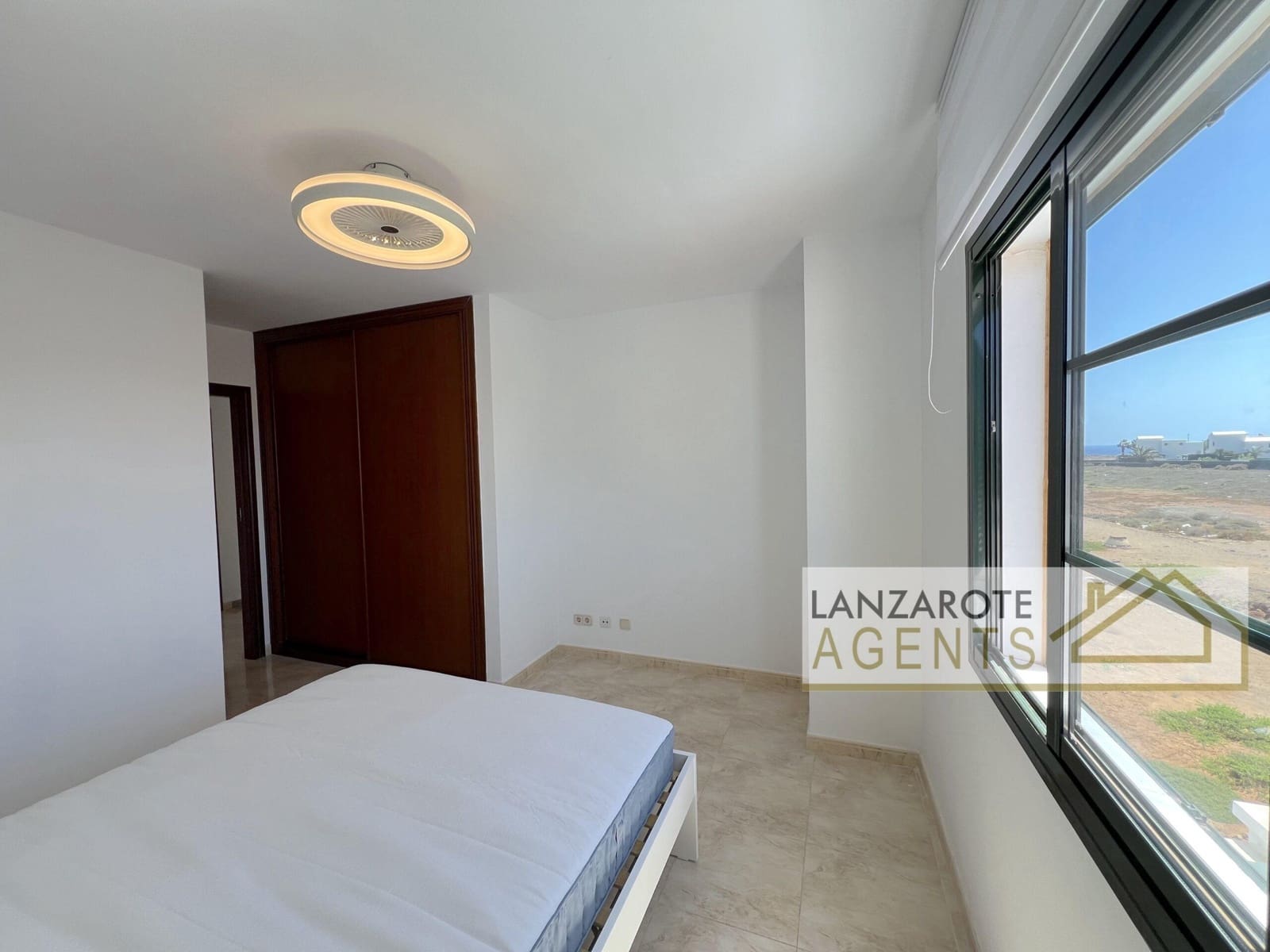 Adosado de 2 habitaciones en Playa Blanca en venta - 315.000 € (Ref: 10080145)