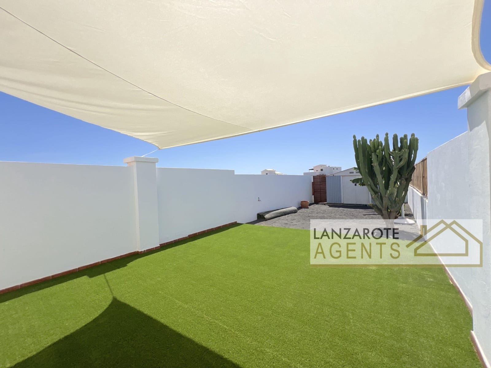 Adosado de 2 habitaciones en Playa Blanca en venta - 315.000 € (Ref: 10080145)