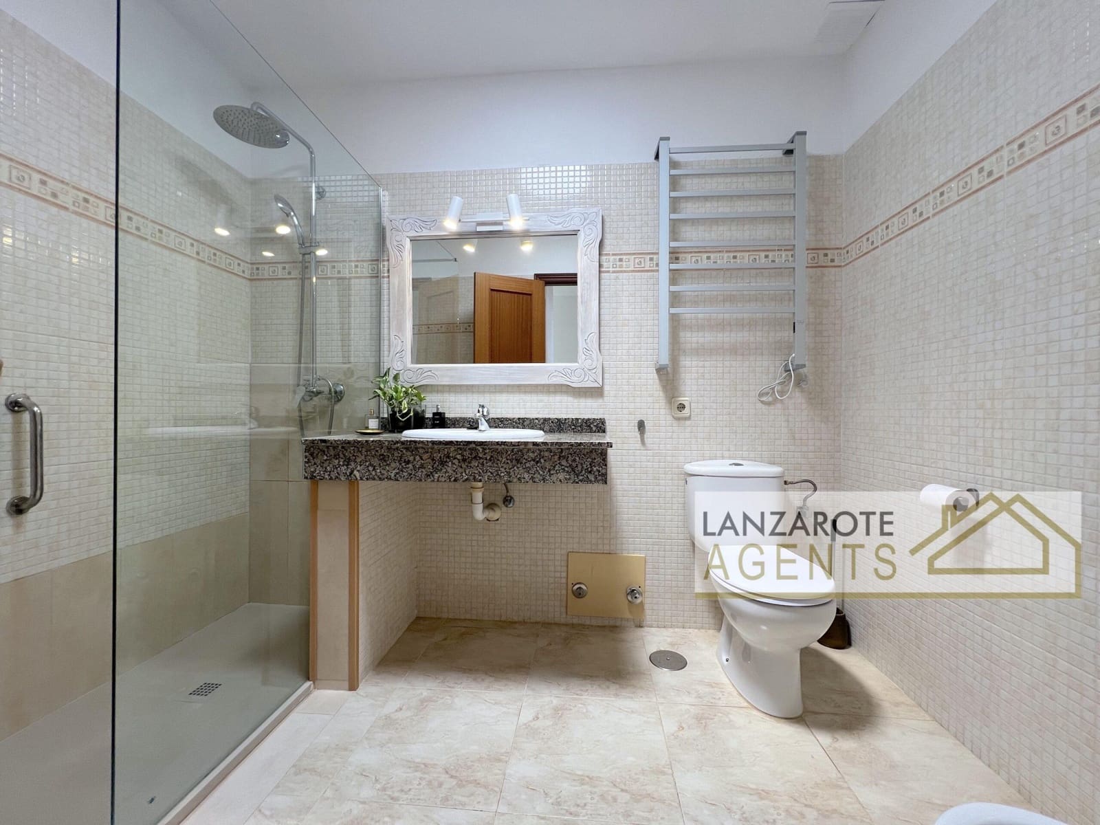 Adosado de 2 habitaciones en Playa Blanca en venta - 315.000 € (Ref: 10080145)