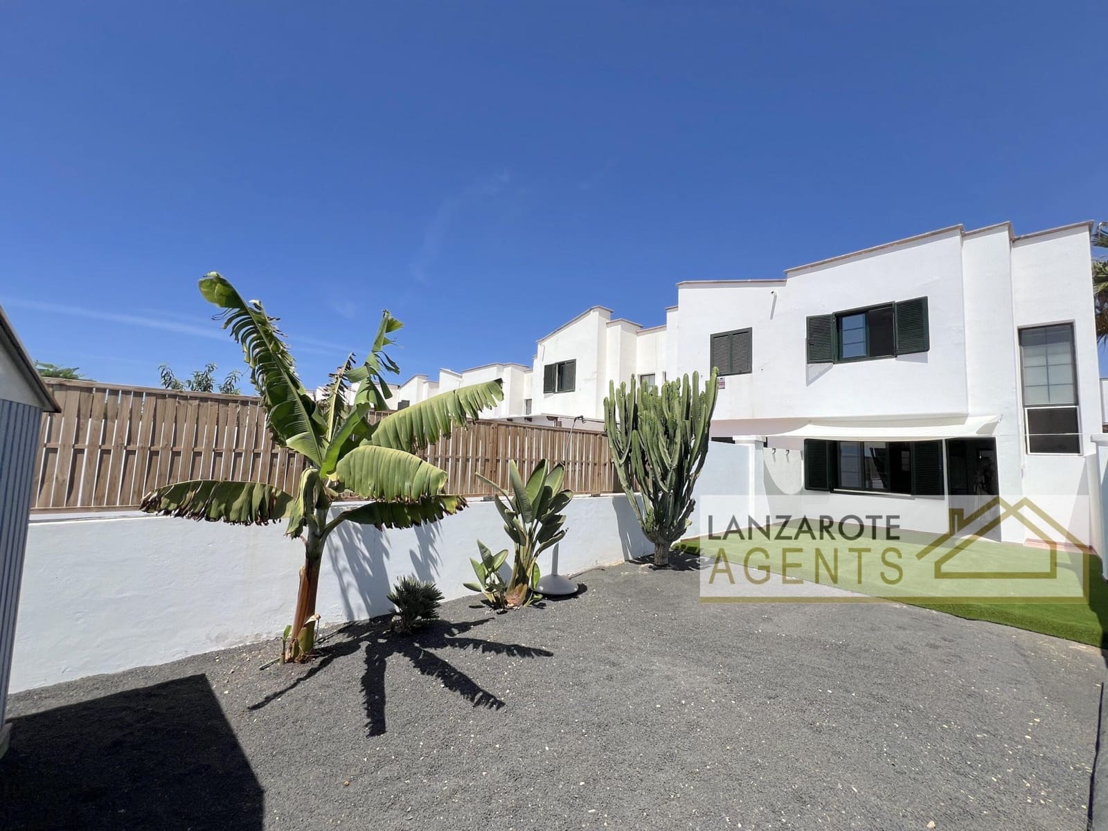 Adosado de 2 habitaciones en Playa Blanca en venta - 315.000 € (Ref: 10080145)