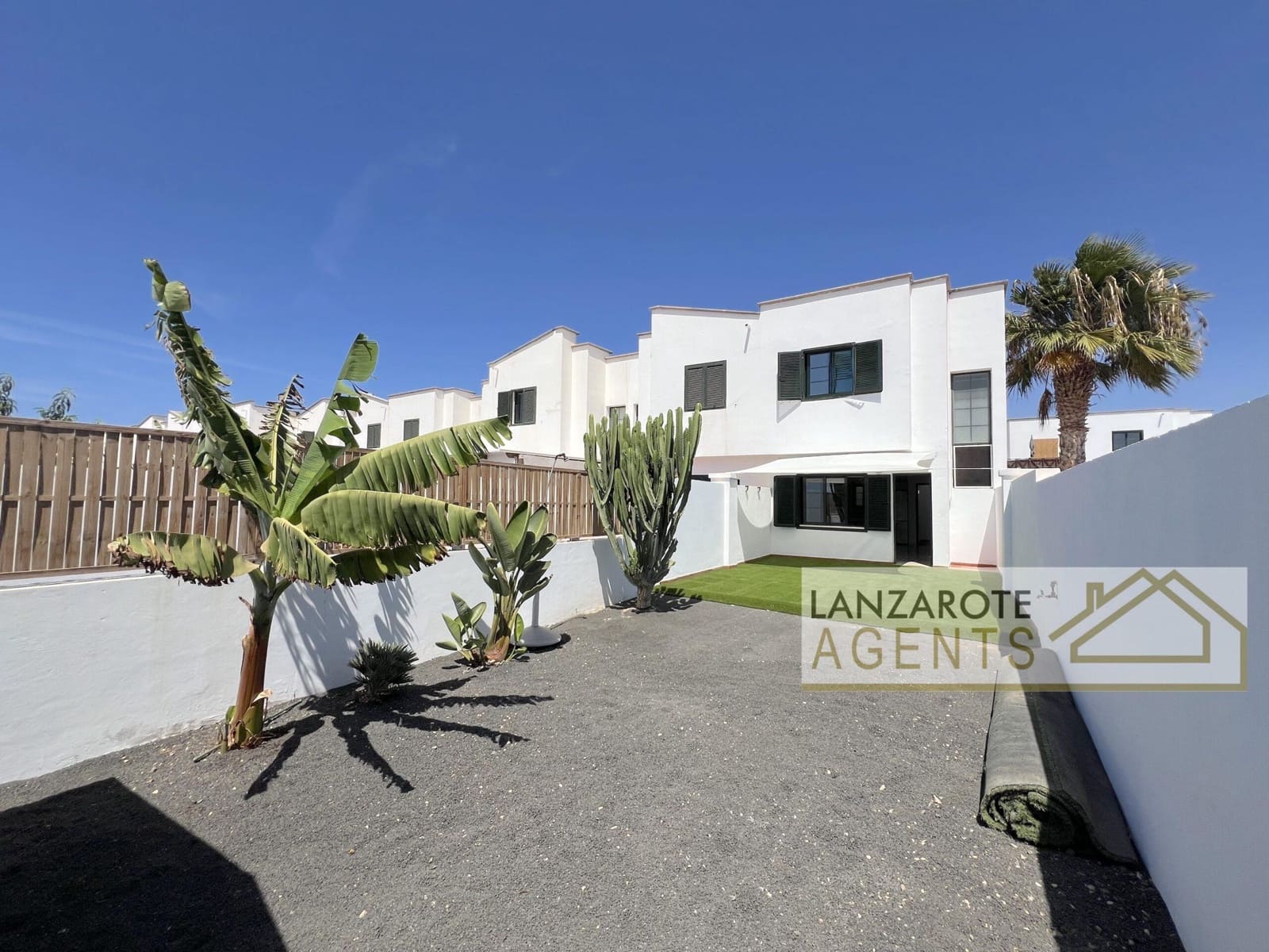 Adosado de 2 habitaciones en Playa Blanca en venta - 315.000 € (Ref: 10080145)