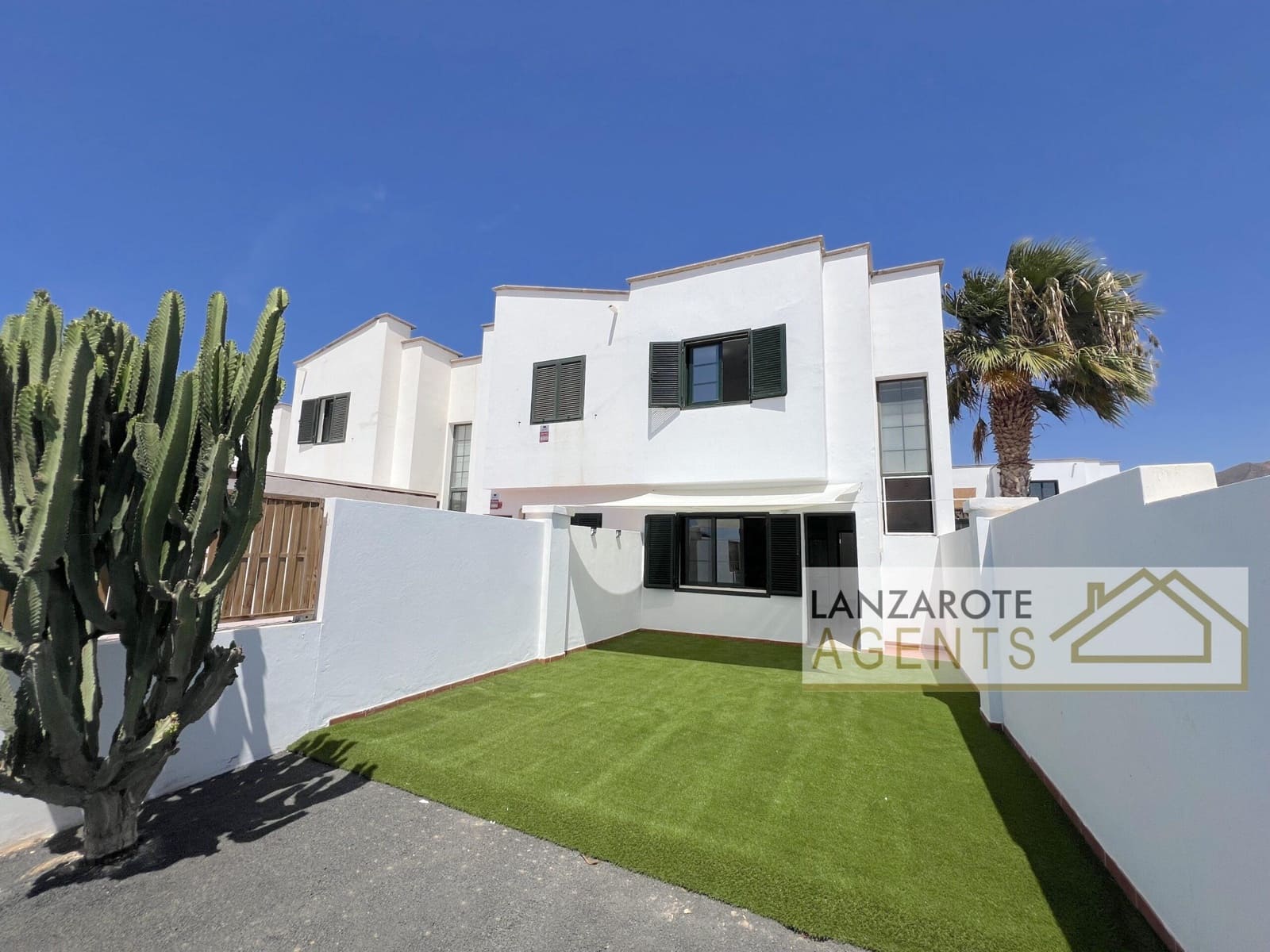 Adosado de 2 habitaciones en Playa Blanca en venta - 315.000 € (Ref: 10080145)