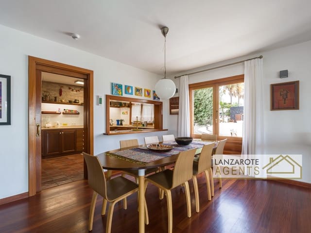 Chalet de 6 habitaciones en Playa del Cable, Arrecife en venta con piscina garaje - 1.045.000 € (Ref: 10093945)