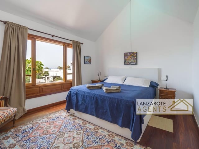 Chalet de 6 habitaciones en Playa del Cable, Arrecife en venta con piscina garaje - 1.045.000 € (Ref: 10093945)