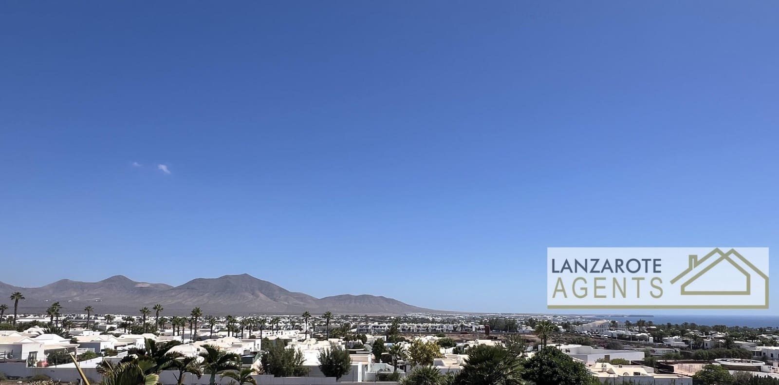 8 bedroom Villa for sale in Playa Blanca with pool garage - € 2,495,000 (Ref: 10130968)