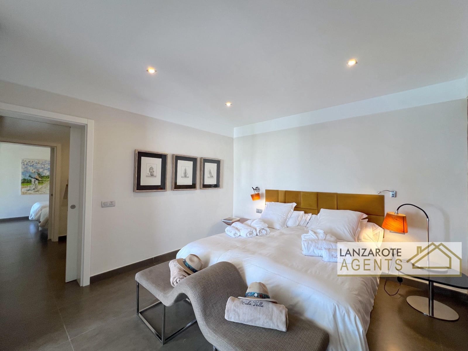 8 bedroom Villa for sale in Playa Blanca with pool garage - € 2,495,000 (Ref: 10130968)