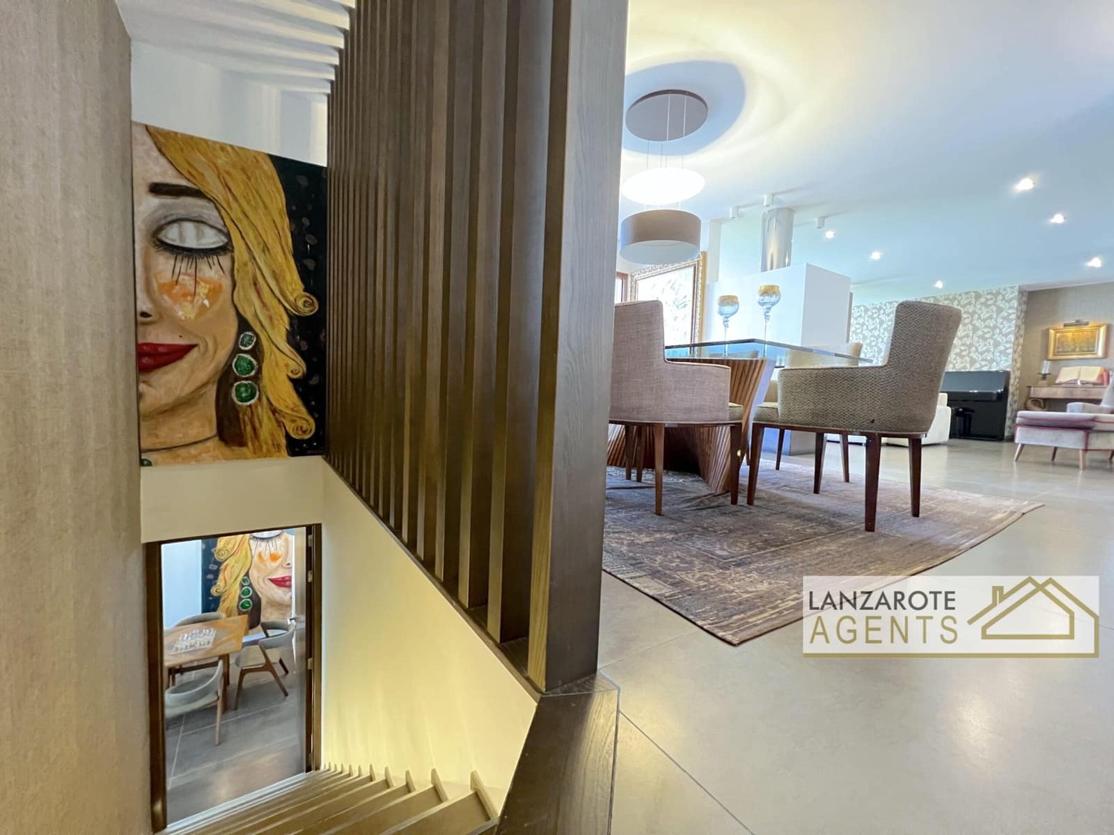 8 bedroom Villa for sale in Playa Blanca with pool garage - € 2,495,000 (Ref: 10130968)