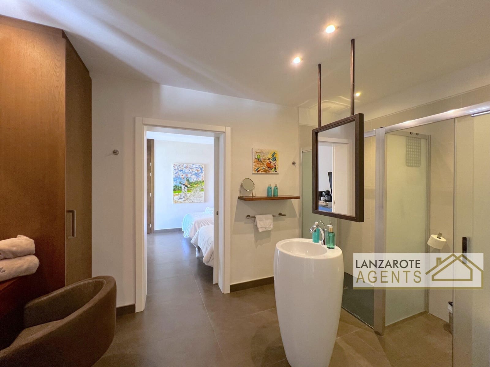 8 bedroom Villa for sale in Playa Blanca with pool garage - € 2,495,000 (Ref: 10130968)