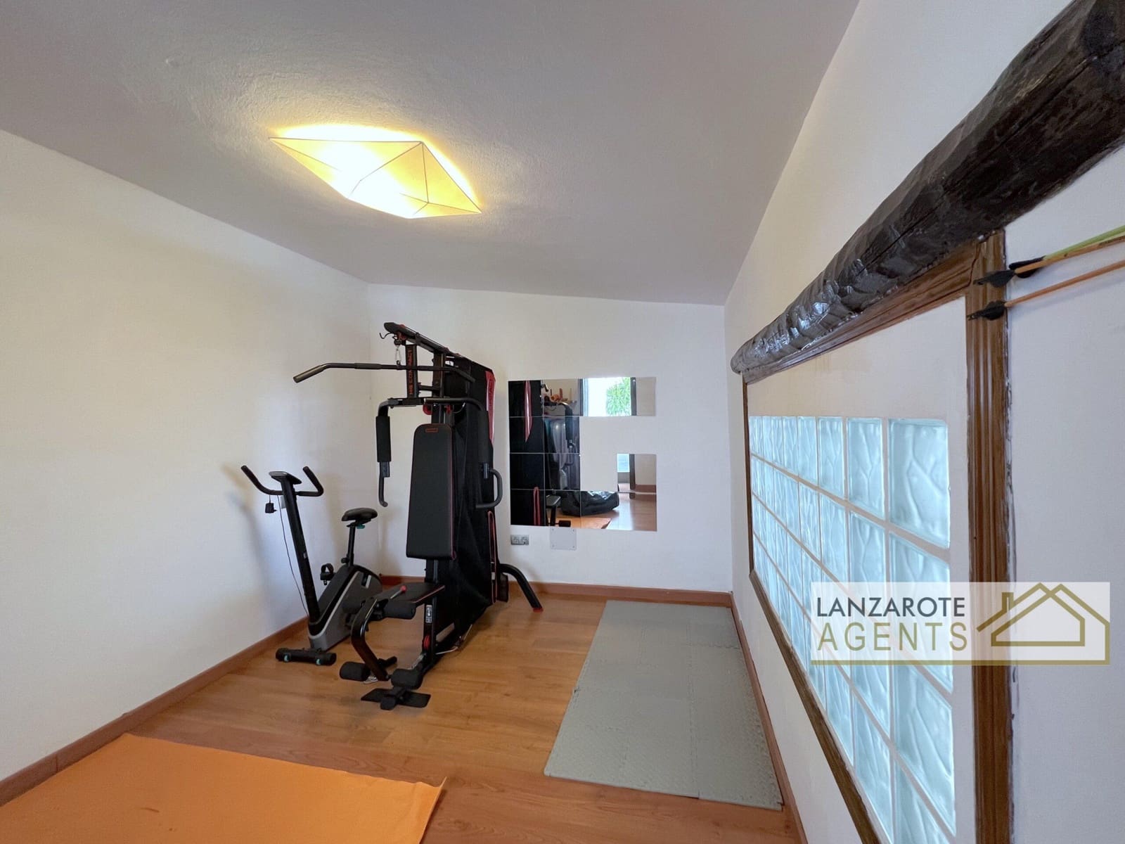 8 bedroom Villa for sale in Playa Blanca with pool garage - € 2,495,000 (Ref: 10130968)