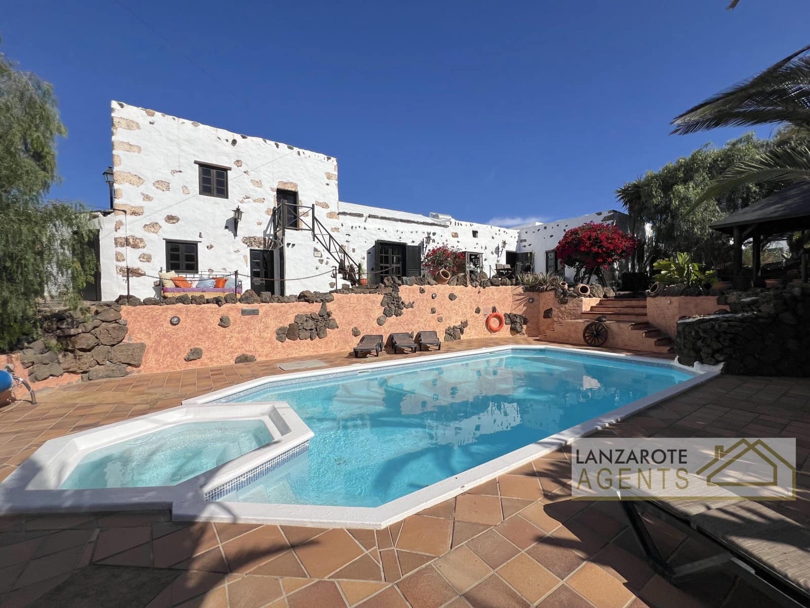 Chalet de 1 habitación en Teguise en alquiler con piscina - 1.200 € (Ref: 10135229)