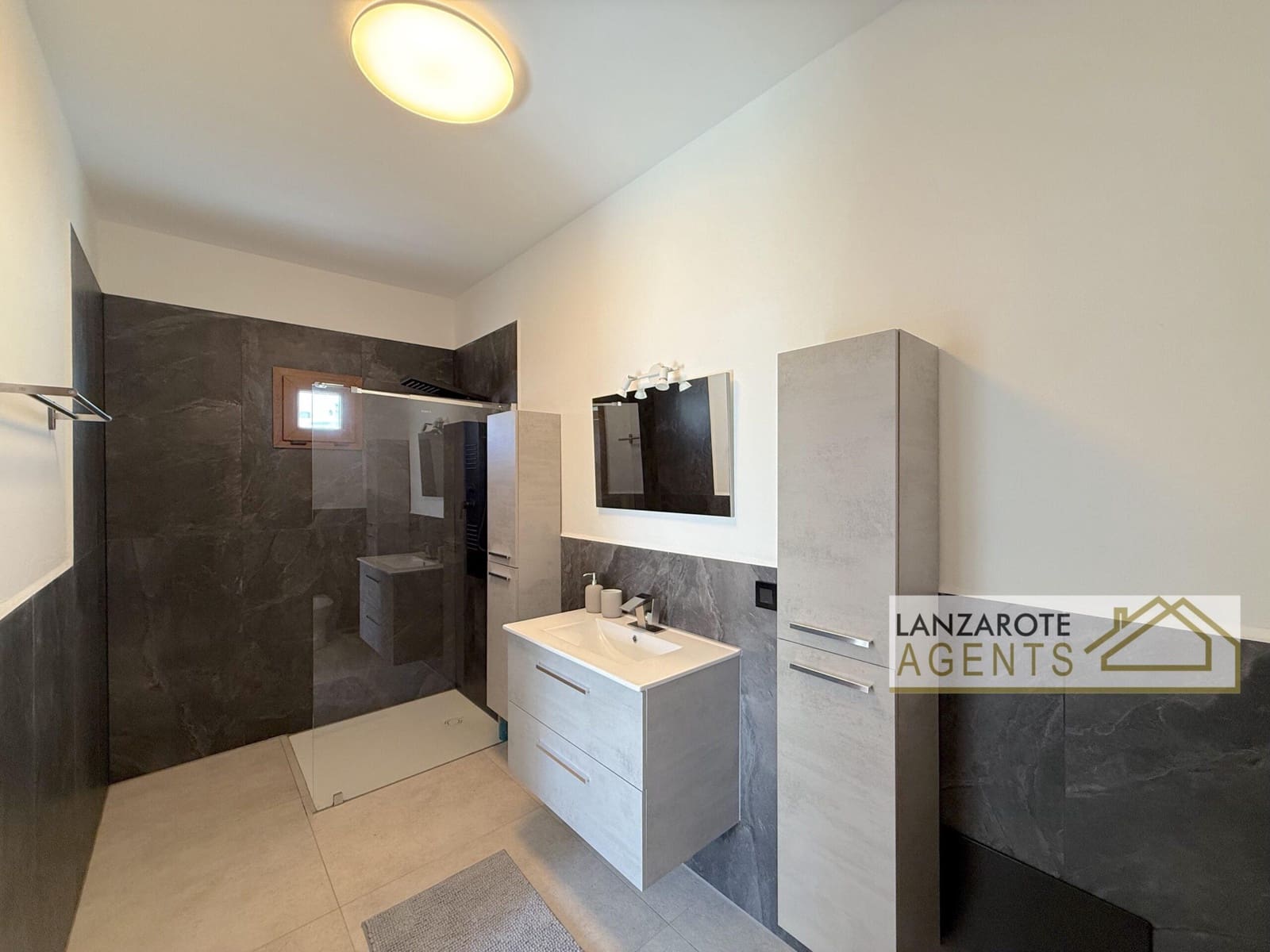 4 quarto Moradia para venda em Playa Blanca com piscina garagem - 699 000 € (Ref: 10145339)