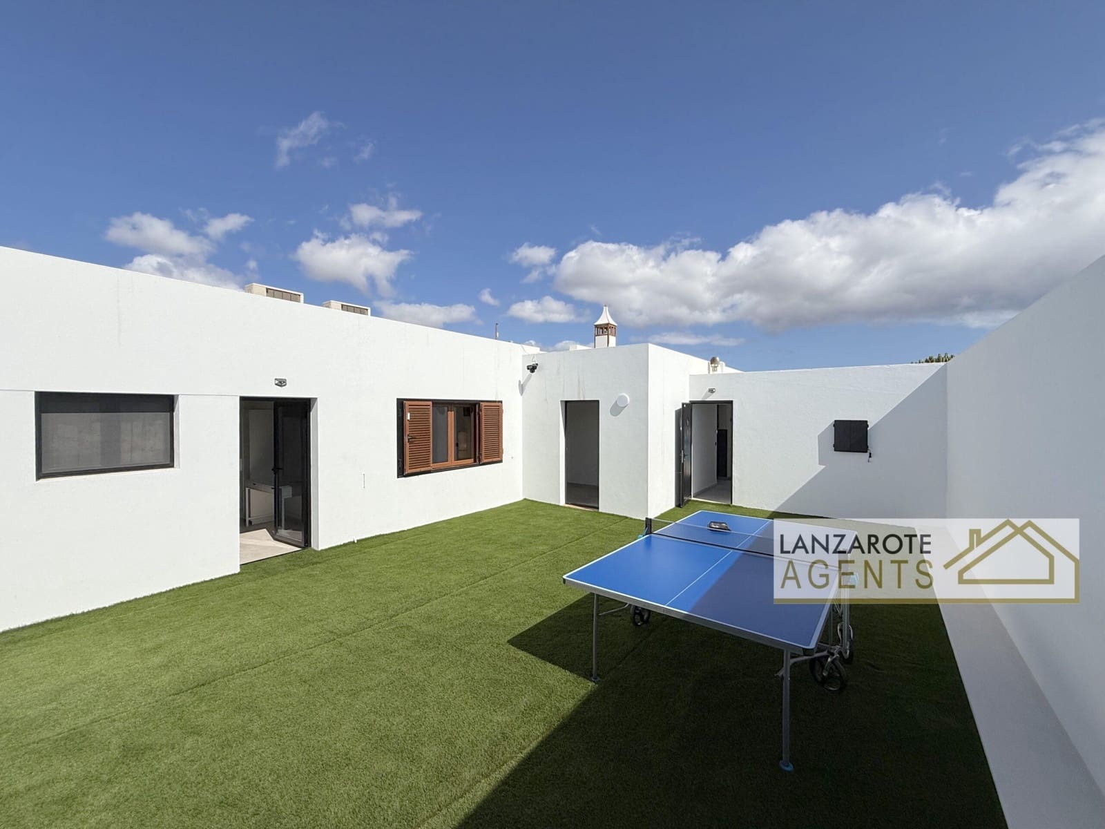 4 quarto Moradia para venda em Playa Blanca com piscina garagem - 699 000 € (Ref: 10145339)