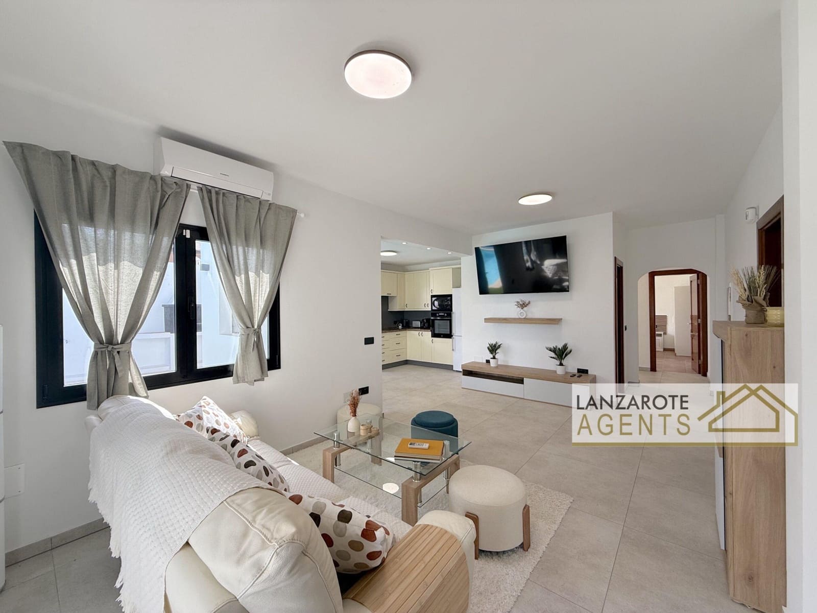 4 quarto Moradia para venda em Playa Blanca com piscina garagem - 699 000 € (Ref: 10145339)