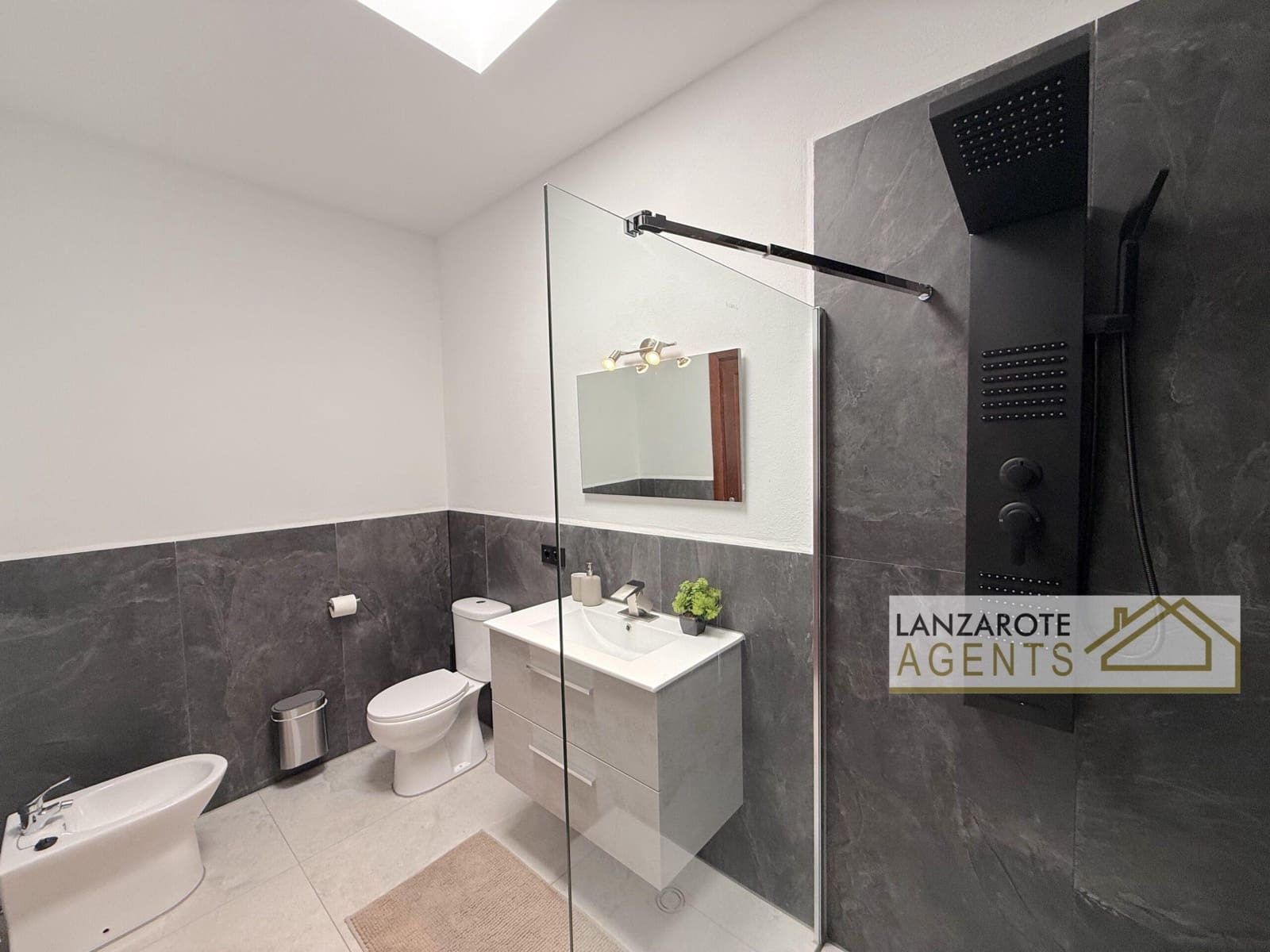 4 quarto Moradia para venda em Playa Blanca com piscina garagem - 699 000 € (Ref: 10145339)