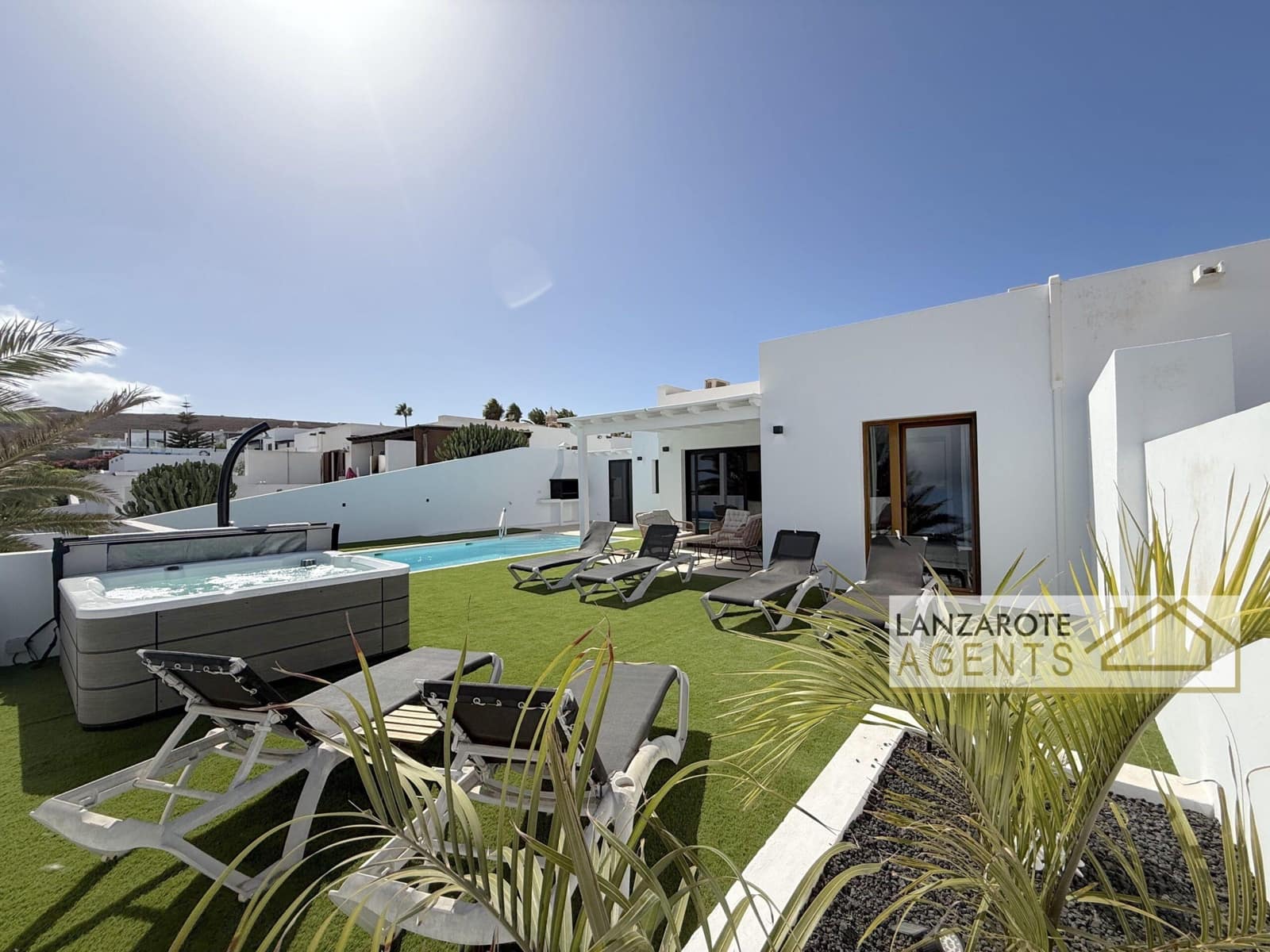 4 quarto Moradia para venda em Playa Blanca com piscina garagem - 699 000 € (Ref: 10145339)