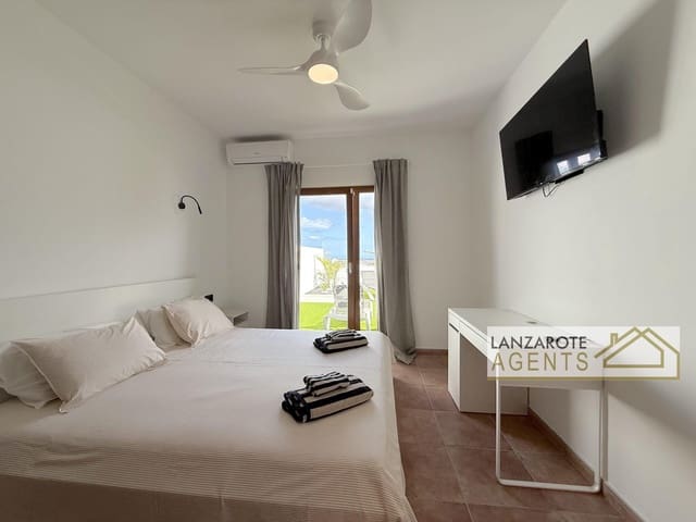 4 quarto Moradia para venda em Playa Blanca, Yaiza com piscina garagem - 699 000 € (Ref: 10145339)