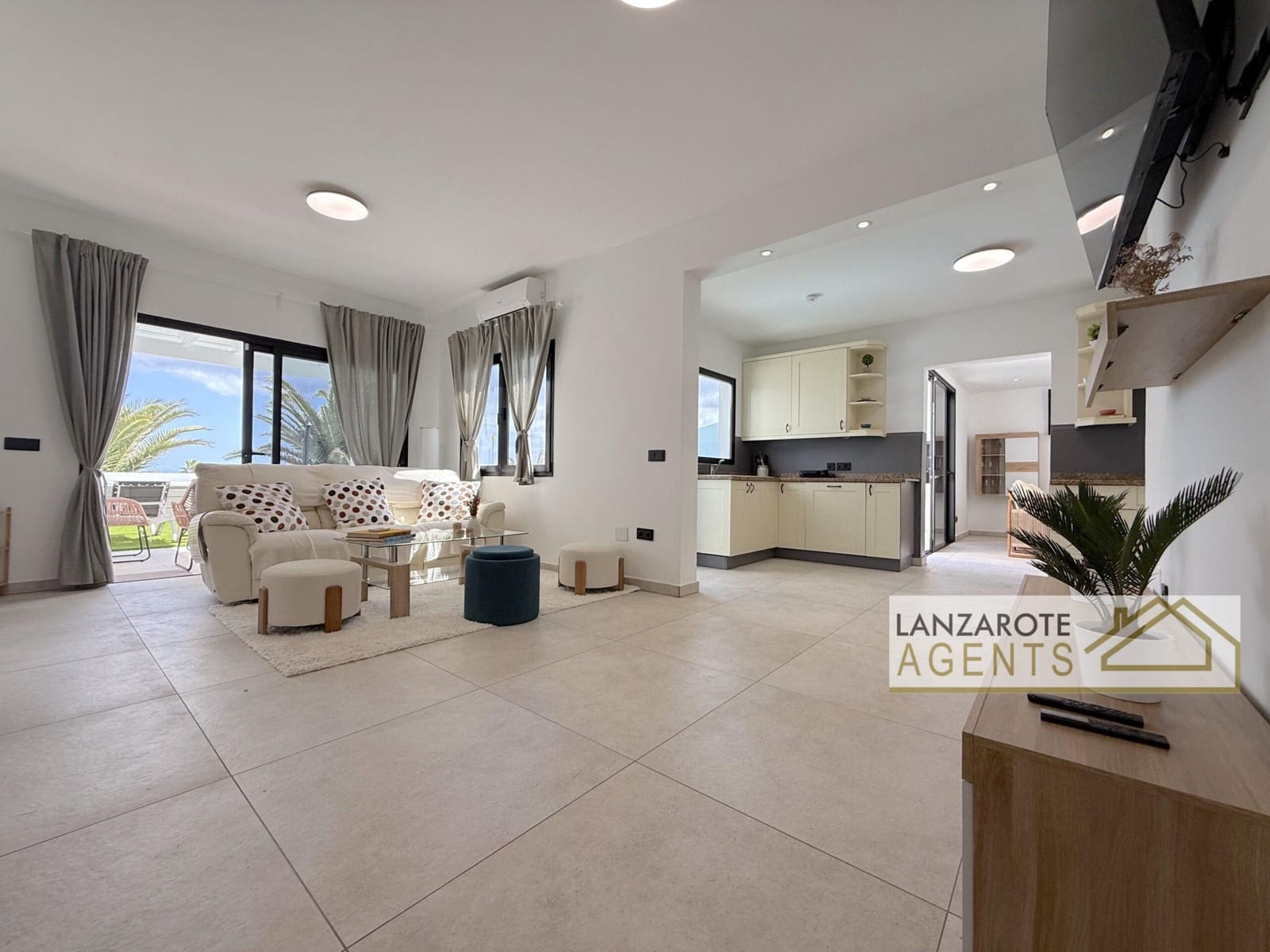 4 quarto Moradia para venda em Playa Blanca com piscina garagem - 699 000 € (Ref: 10145339)