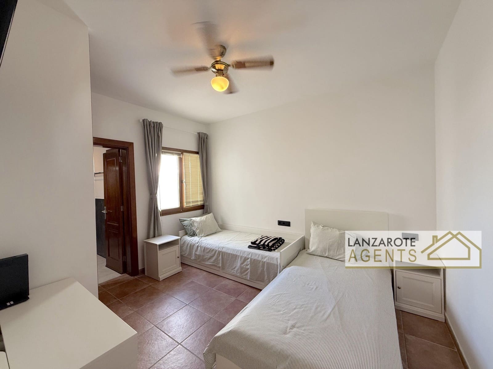 4 quarto Moradia para venda em Playa Blanca com piscina garagem - 699 000 € (Ref: 10145339)