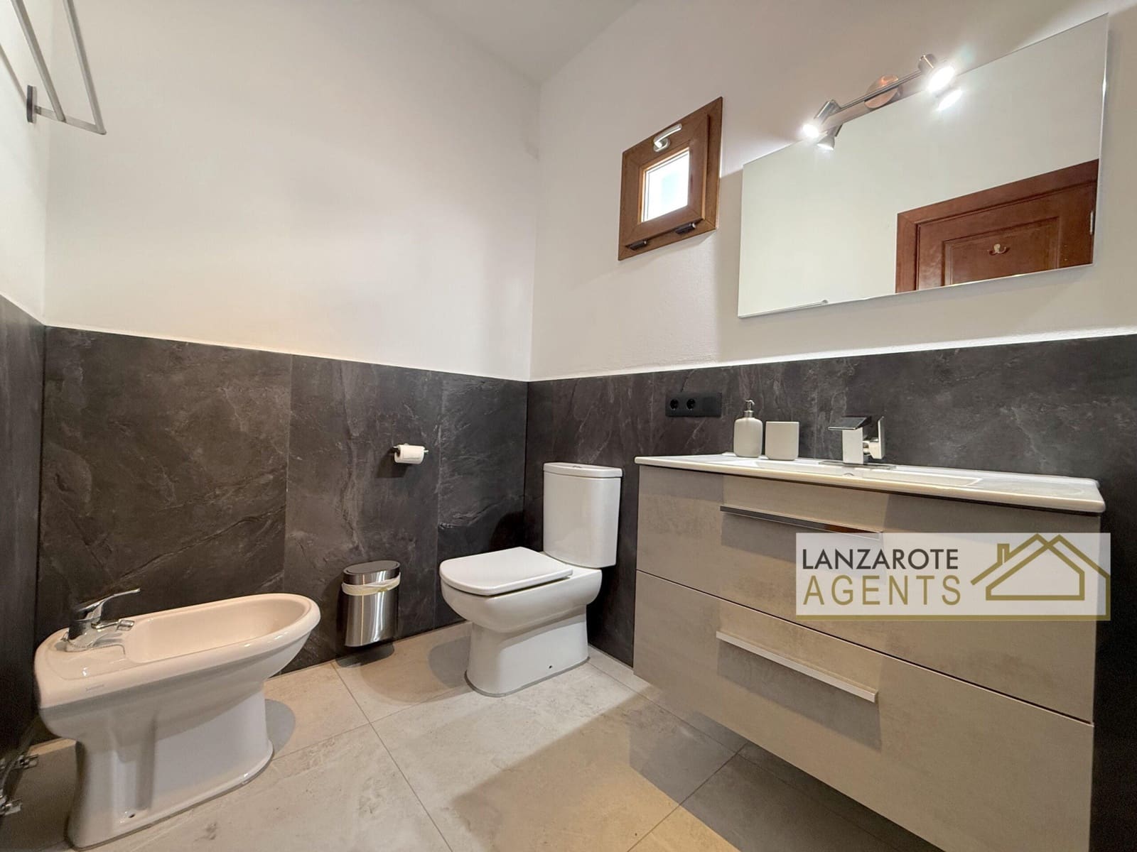 4 quarto Moradia para venda em Playa Blanca com piscina garagem - 699 000 € (Ref: 10145339)