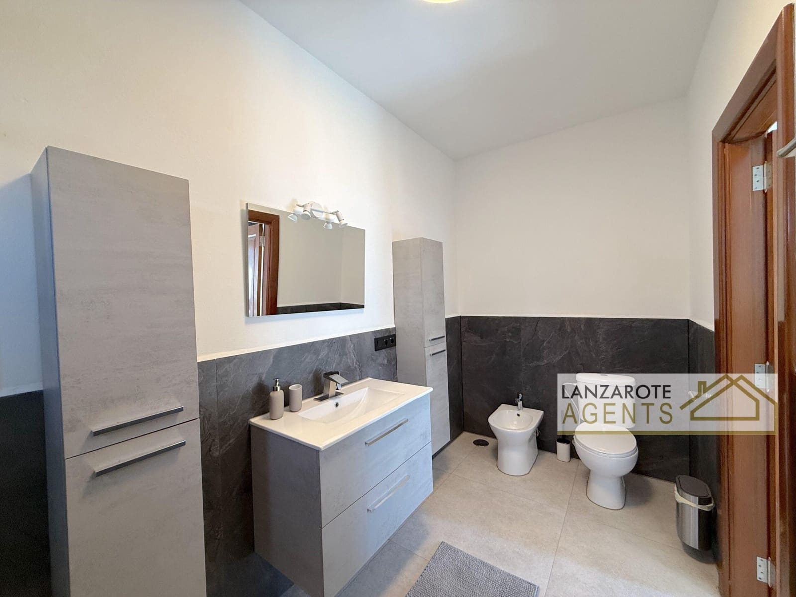 4 quarto Moradia para venda em Playa Blanca com piscina garagem - 699 000 € (Ref: 10145339)