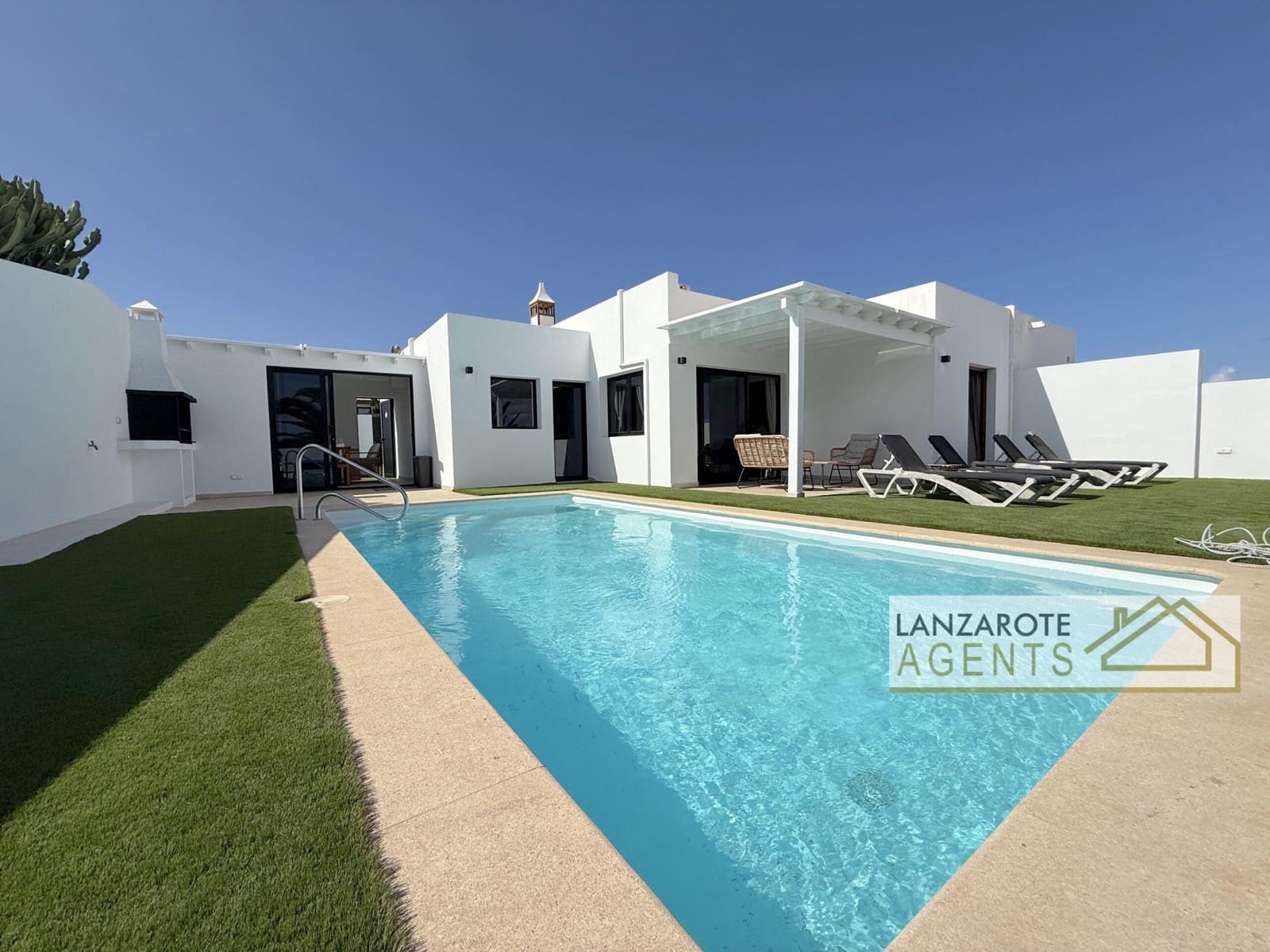 4 quarto Moradia para venda em Playa Blanca com piscina garagem - 699 000 € (Ref: 10145339)