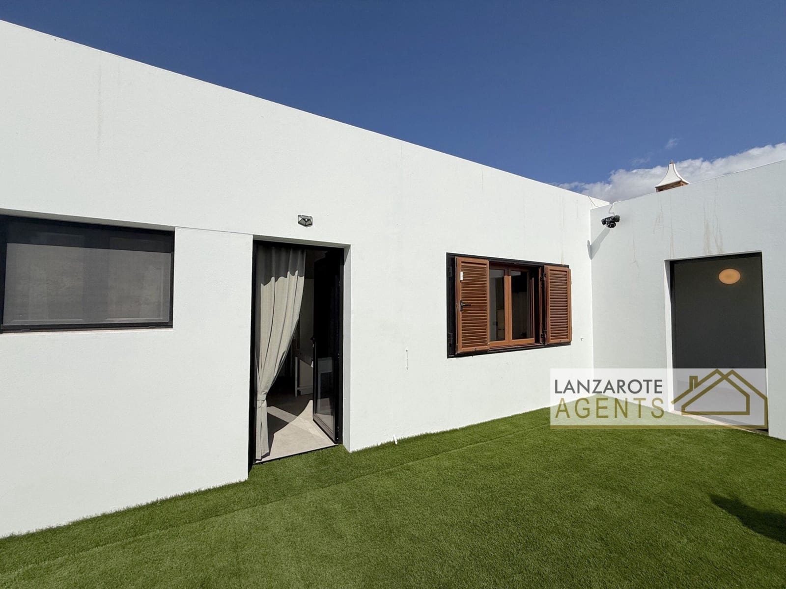 4 quarto Moradia para venda em Playa Blanca com piscina garagem - 699 000 € (Ref: 10145339)