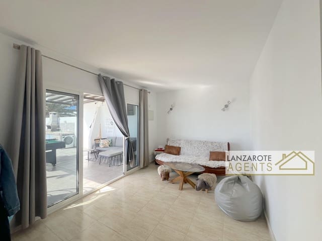 4 sypialnia Dom blizniak na sprzedaż w Playa Blanca, Yaiza z basenem - 625 000 € (Ref: 10148140)