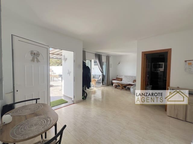 4 sypialnia Dom blizniak na sprzedaż w Playa Blanca, Yaiza z basenem - 625 000 € (Ref: 10148140)
