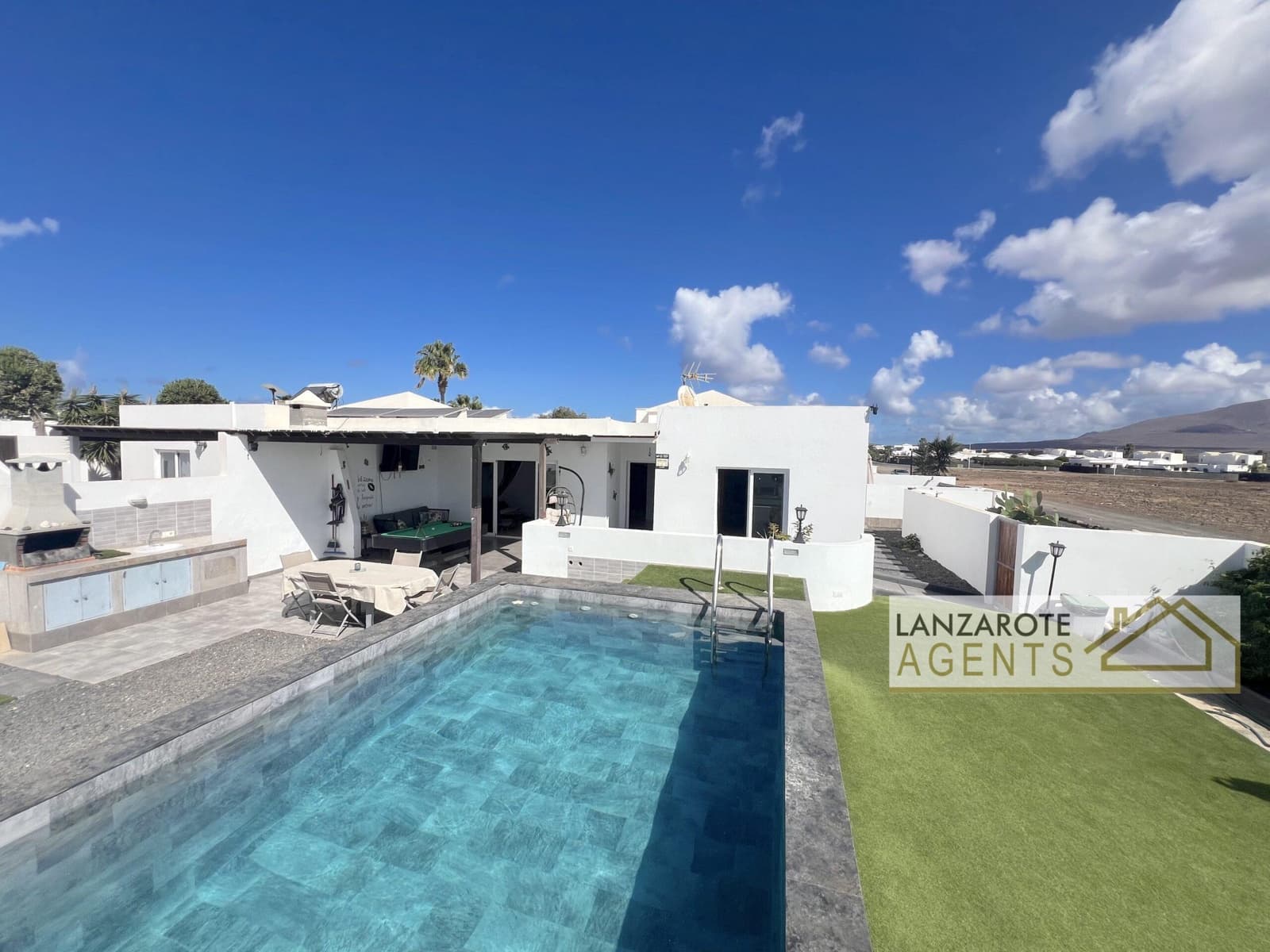 4 sypialnia Dom blizniak na sprzedaż w Playa Blanca z basenem - 625 000 € (Ref: 10148140)