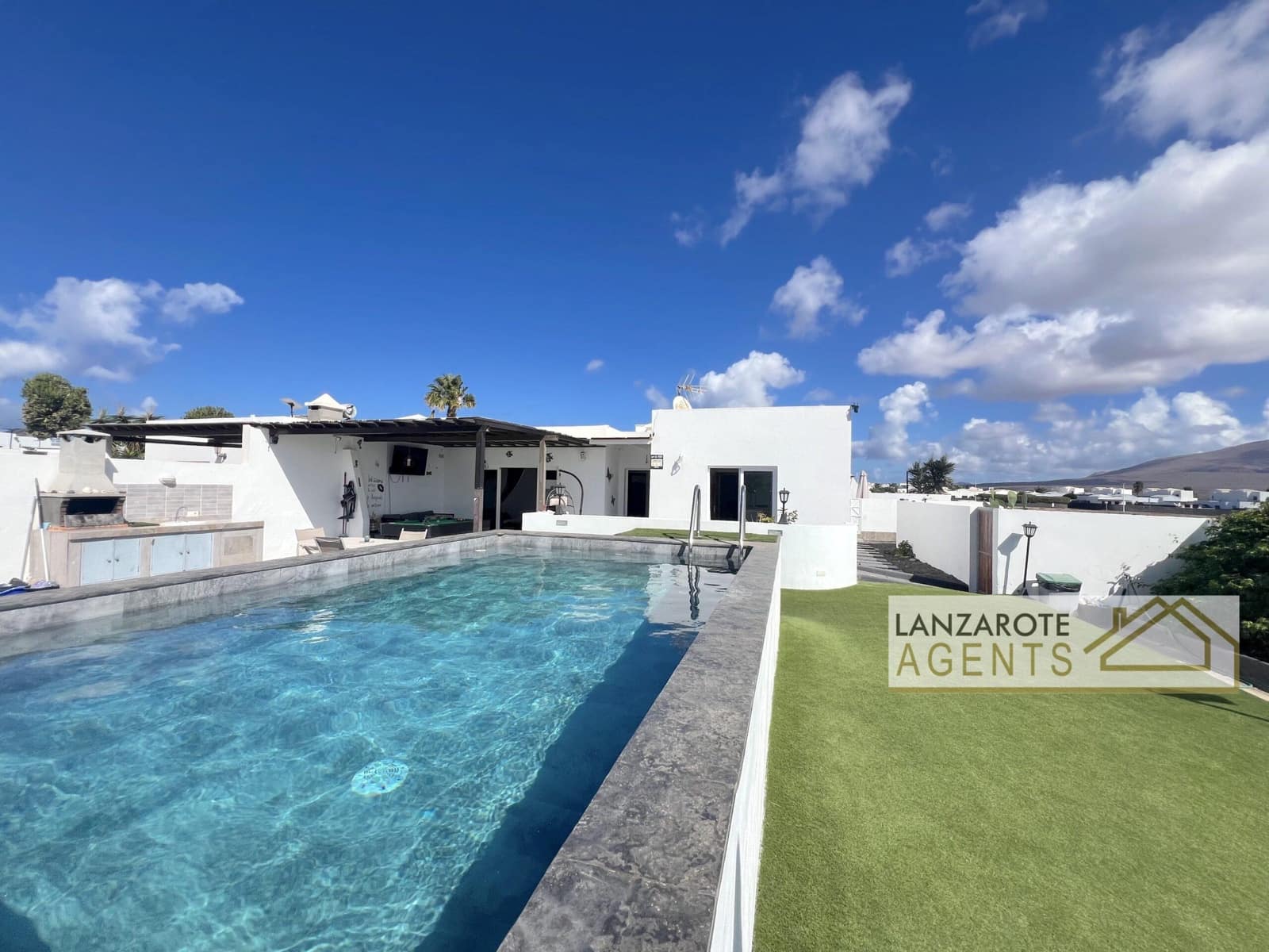 4 sypialnia Dom blizniak na sprzedaż w Playa Blanca z basenem - 625 000 € (Ref: 10148140)