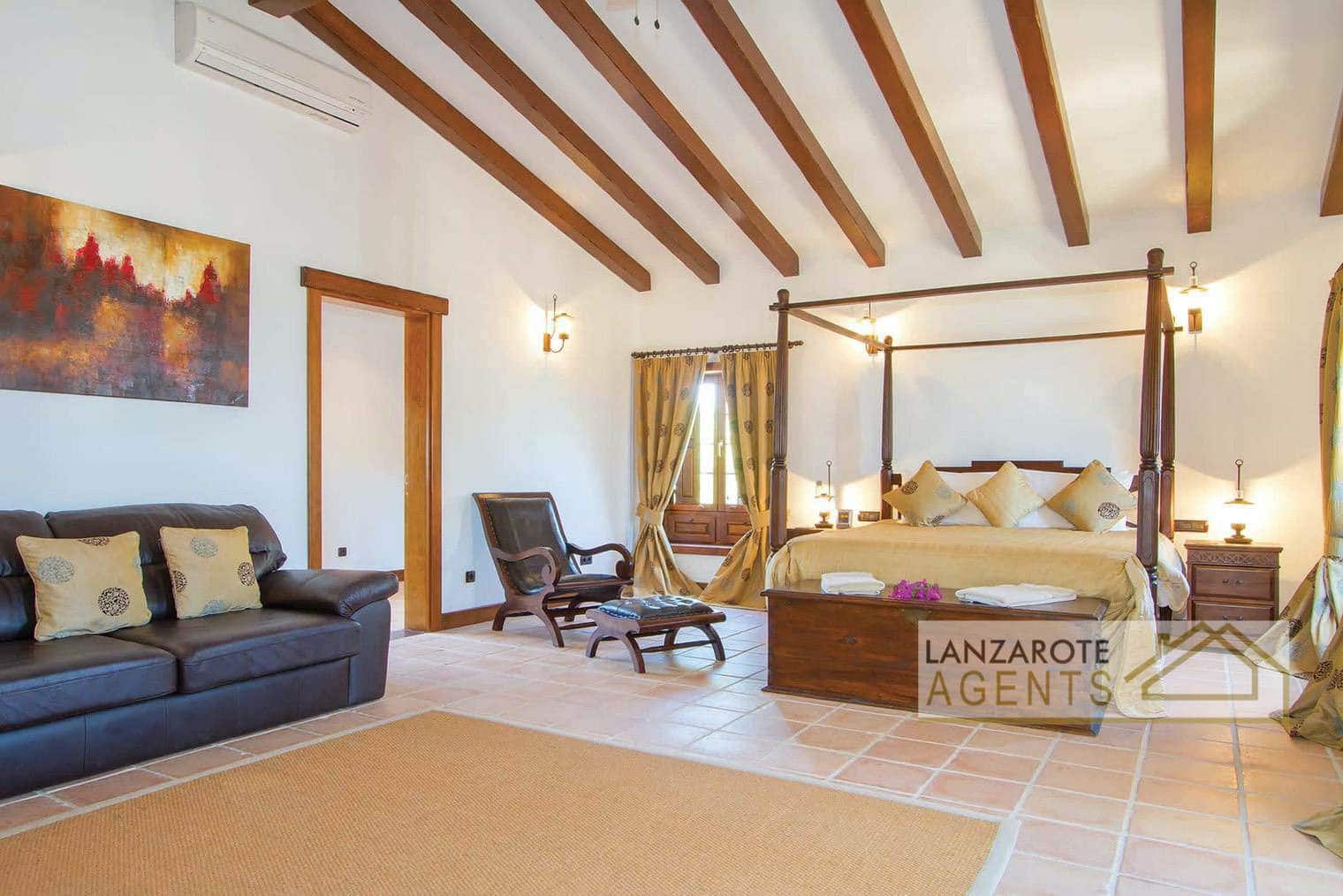 5 soverom Villa til salgs i Playa Blanca med svømmebasseng - € 1 480 000 (Ref: 5548606)