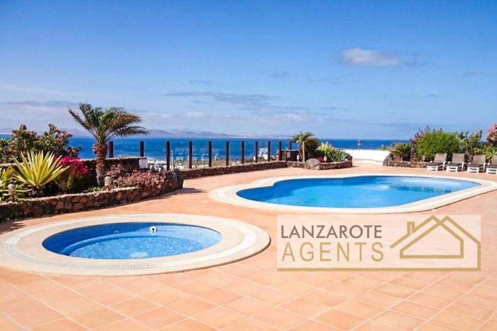 5 sypialnia Willa na sprzedaż w Playa Blanca z basenem - 1 480 000 € (Ref: 5548606)