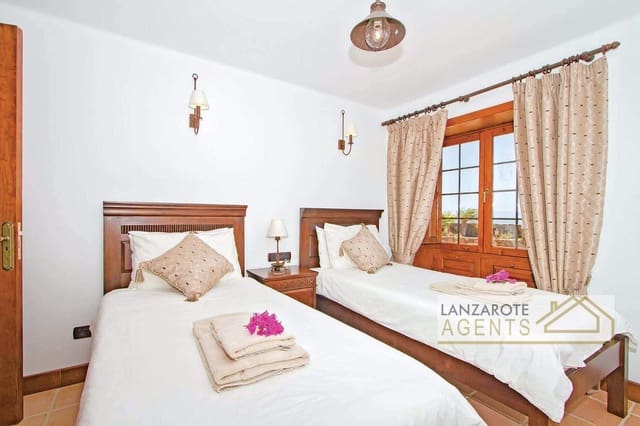 5 quarto Moradia para venda em Playa Blanca, Yaiza com piscina - 1 480 000 € (Ref: 5548606)