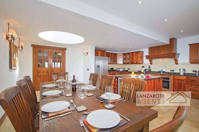 5 quarto Moradia para venda em Playa Blanca, Yaiza com piscina - 1 480 000 € (Ref: 5548606)