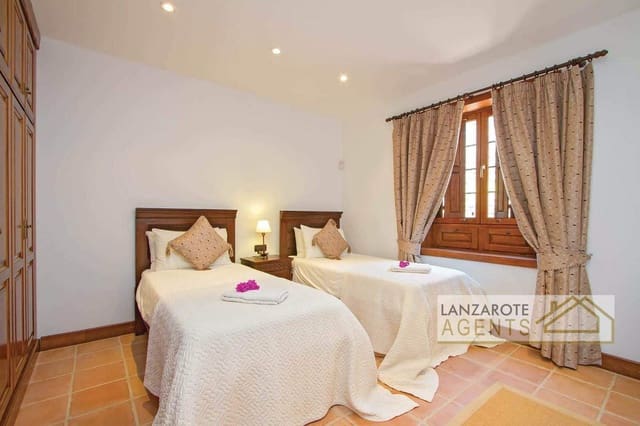 5 quarto Moradia para venda em Playa Blanca, Yaiza com piscina - 1 480 000 € (Ref: 5548606)