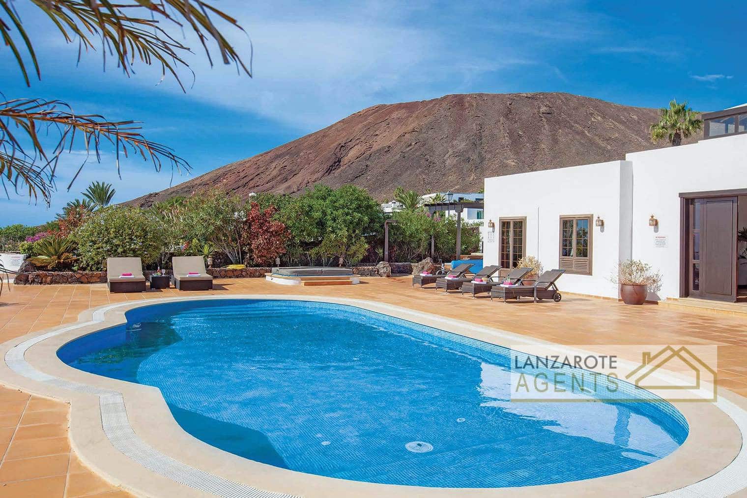 5 Zimmer Villa zu verkaufen in Playa Blanca mit Pool - 1.480.000 € (Ref: 5548606)