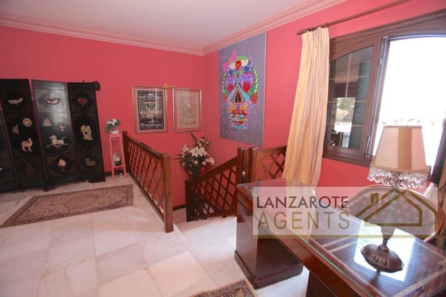 5 slaapkamer Villa te koop in Playa Blanca, Yaiza met zwembad - € 897.000 (Ref: 5548653)