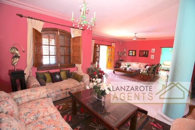 5 slaapkamer Villa te koop in Playa Blanca, Yaiza met zwembad - € 897.000 (Ref: 5548653)