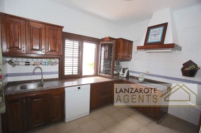 5 slaapkamer Villa te koop in Playa Blanca, Yaiza met zwembad - € 897.000 (Ref: 5548653)